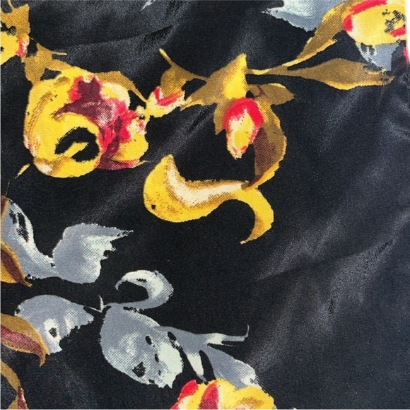 Vince Camuto women's Renaissance Floral
Satin Kimono OS - Picture 6 of 7